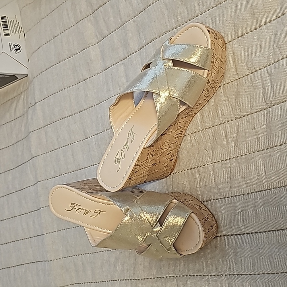 Wedge platform sandals - Picture 2 of 3